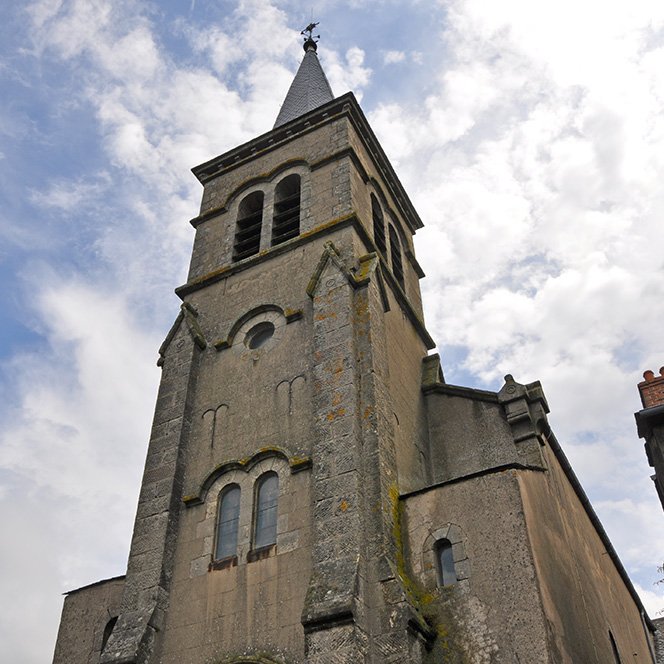Vue en contre plongée de l'église de Saint-Saturnin de Caplongue - Arnaud Villefranque