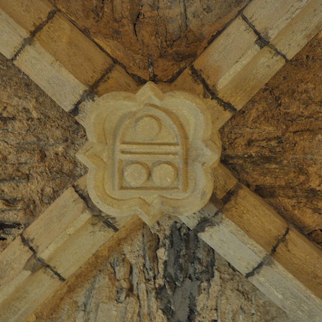 Clé de voûte à l'intérieur de l'église de Saint-Martin des Cormières - Arnaud Villefranque