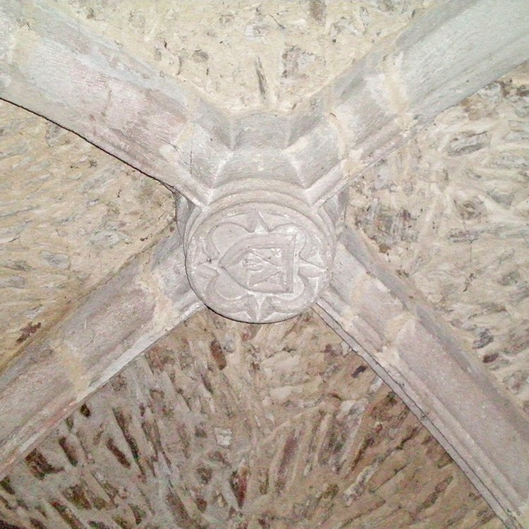 Clé de voûte à l'intérieur de la chapelle de Salars - Arnaud Villefranque