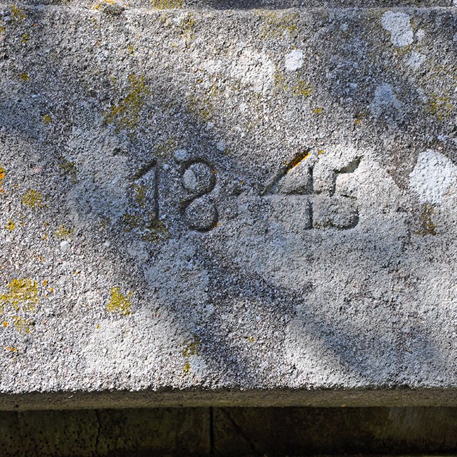 Date portée sur la porte du moulin de La Resse - Arnaud Villefranque