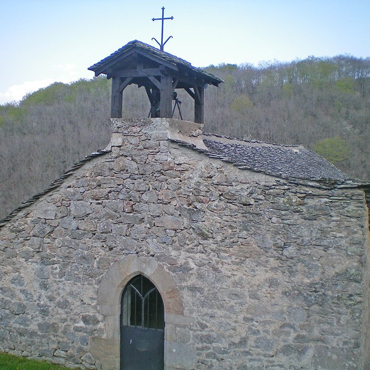 Vue de l'entrée Nord de la chapelle de Bergounhoux - Arnaud Villefranque
