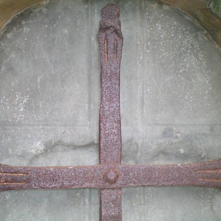 Détail de fixation de la croix miraculeuse de Salmiech - Arnaud Villefranque