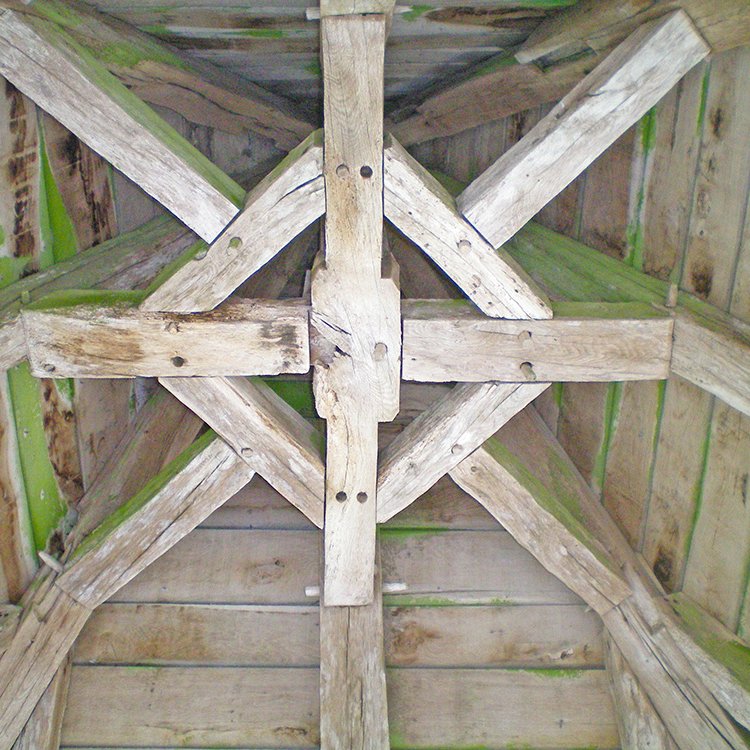 Vue de la charpente de l'oratoire de la Capelle Farcel - Arnaud Villefranque