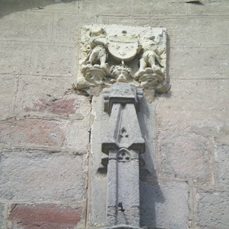 Détail de scultpure sur le portail d'entrée de l'Église Saint-Géraud de Salles-Curan - Arnaud Villefranque