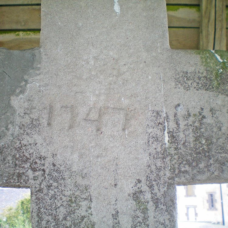 Date 1747 inscrite sur la croix à l'intérieur de l'oratoire de la Capelle Farcel - Arnaud Villefranque