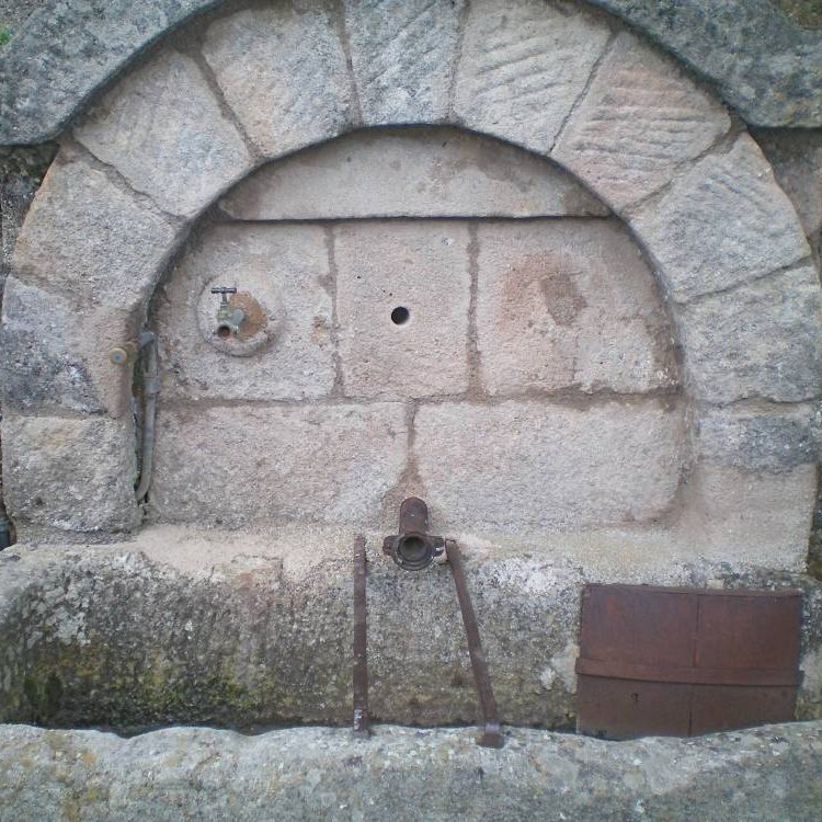 Détail de la fontaine de Saint-Laurent du Lévézou - Arnaud Villefranque
